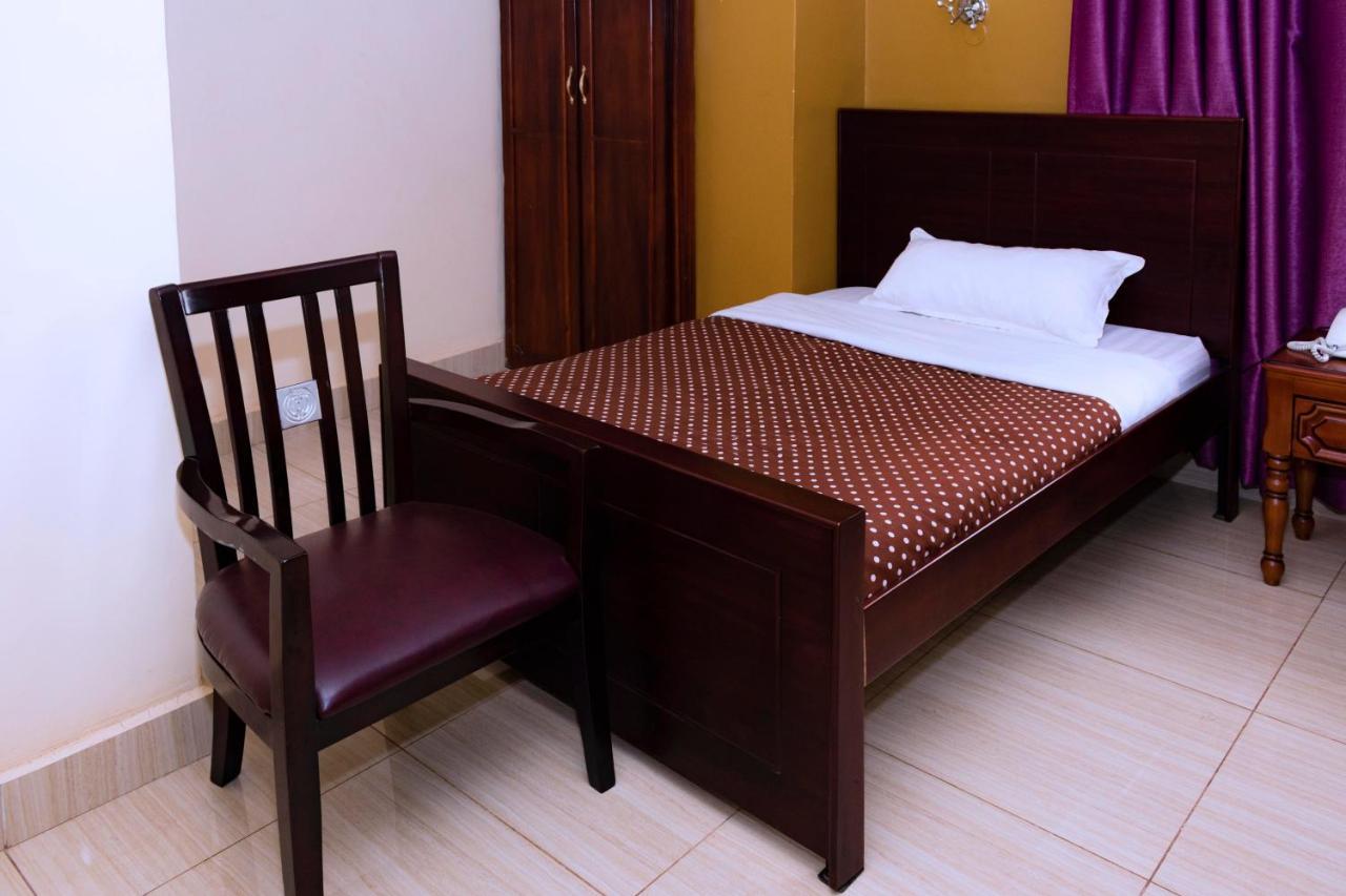 Diamonds Hotel Kampala Exterior foto